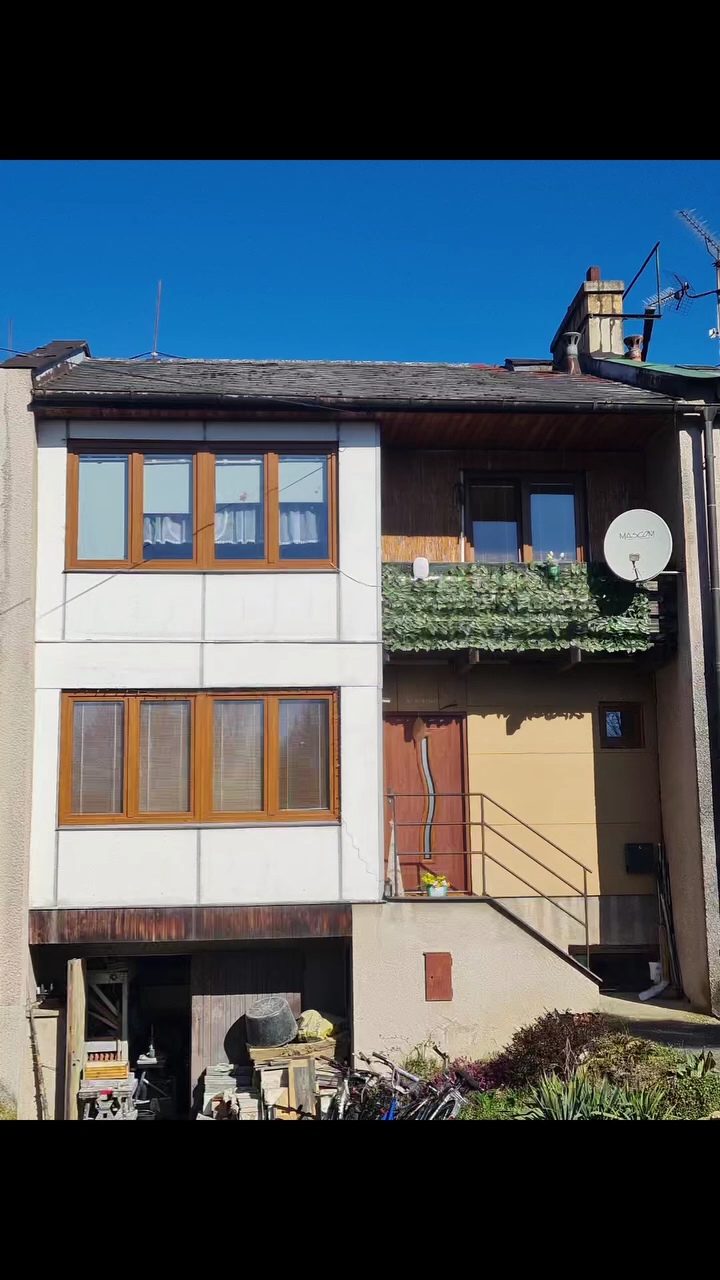 Rekonstrukce interiéru 45let starého okálu. – před rekonstrukcí